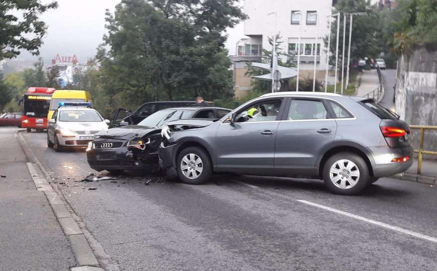 Frontalni sudar dva Audija na Koševskom Brdu, jedna osoba povrijeđena